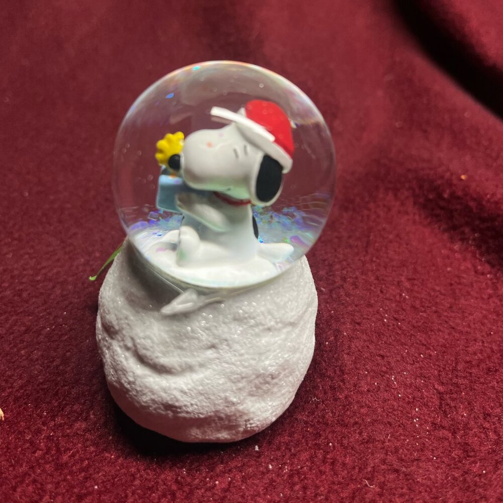 Mini Snoopy Snowglobe Peanuts 3" Fake Snow Glitter Music
